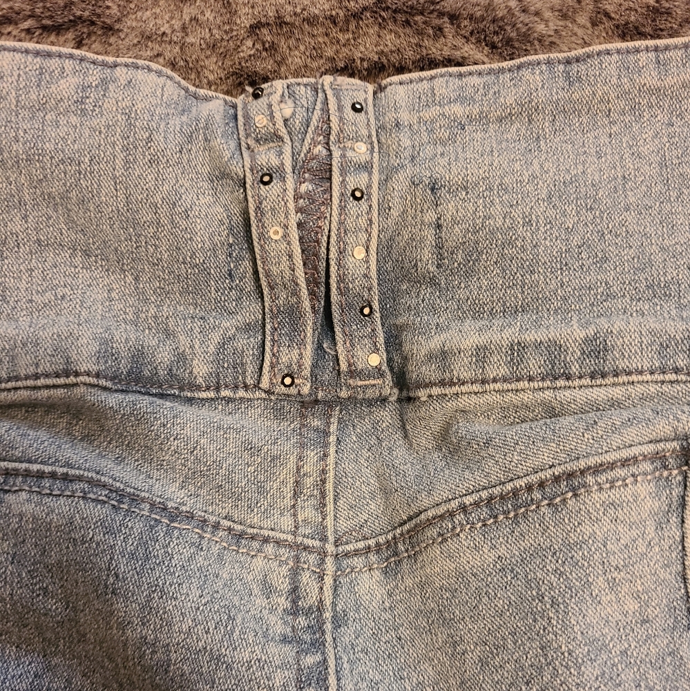 U-Turn Jeans - Picture 4 of 8